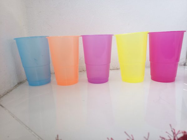 25 X 500ml Plastic Cups Multi Colour
