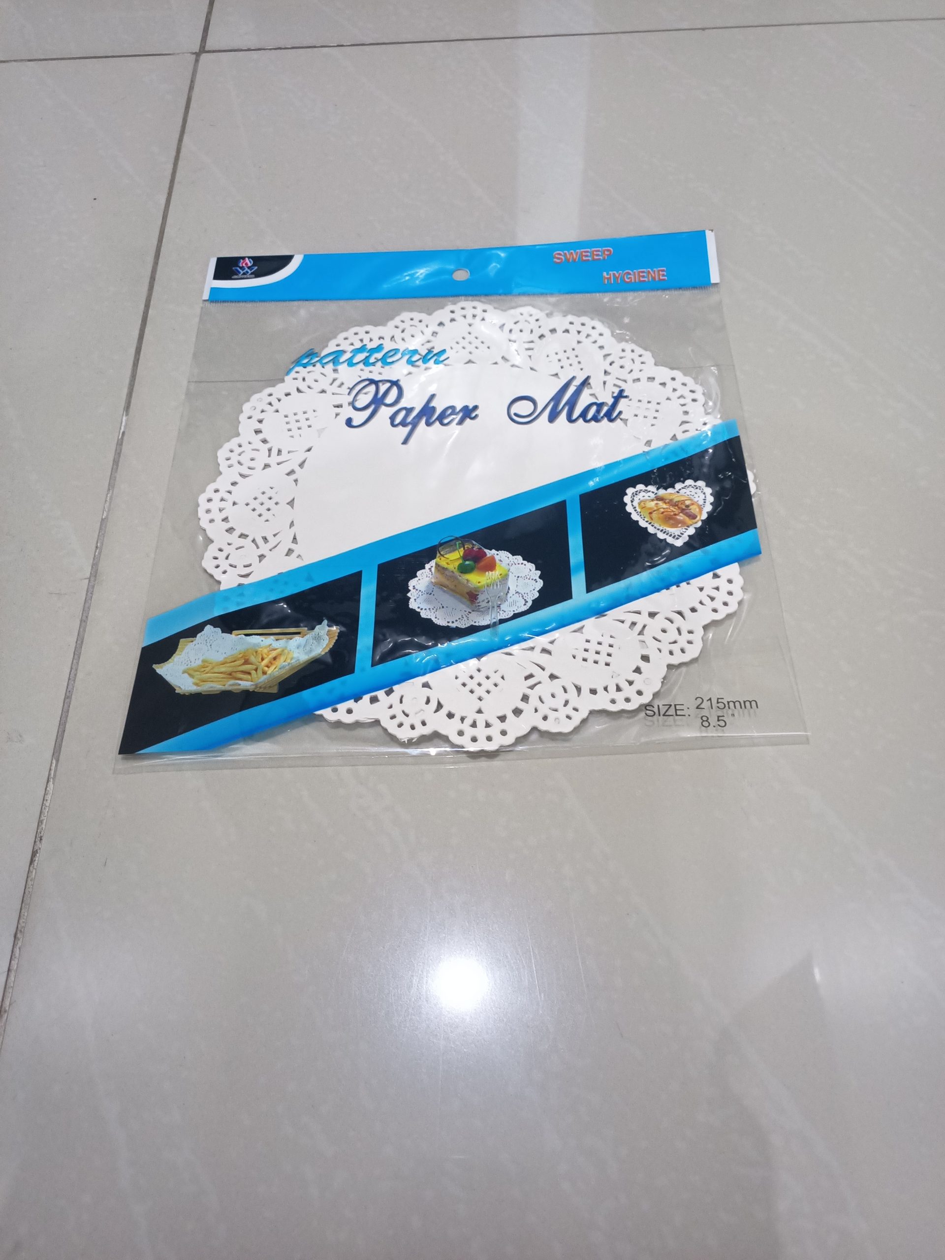 white doilies 21.5cm