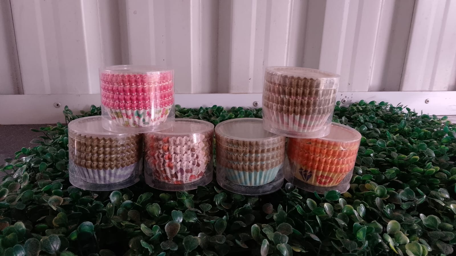 100 Assorted Mini Cupcake Cups 9cm
